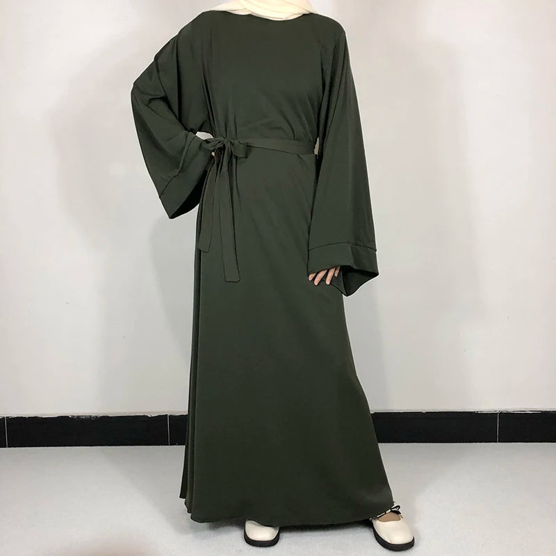 Abaya Femme Minimaliste Chic – Élégance Essentielle & Confort Fluide
