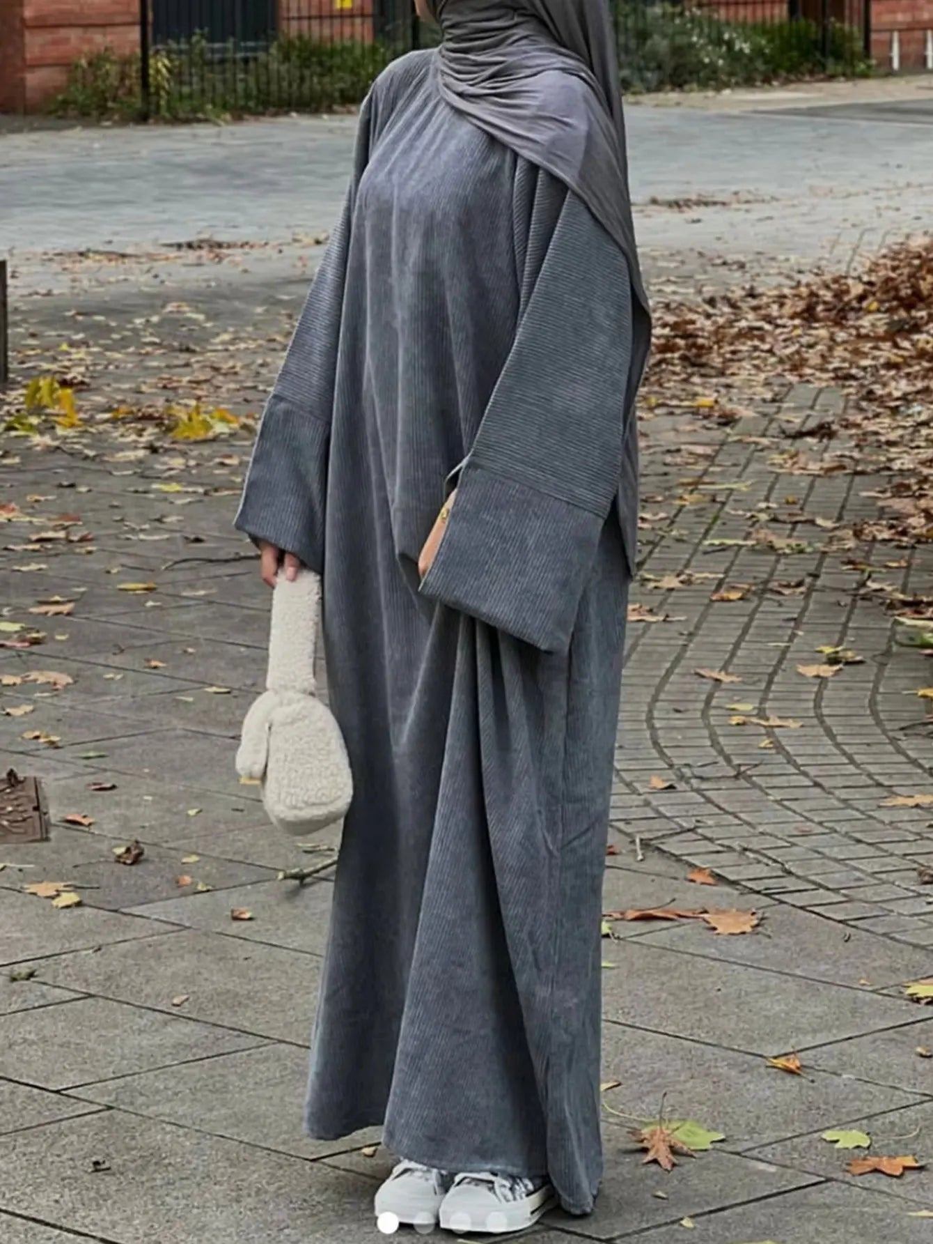 Abaya Femme Longue Hiver – Élégance & Chaleur pour la Saison Froide