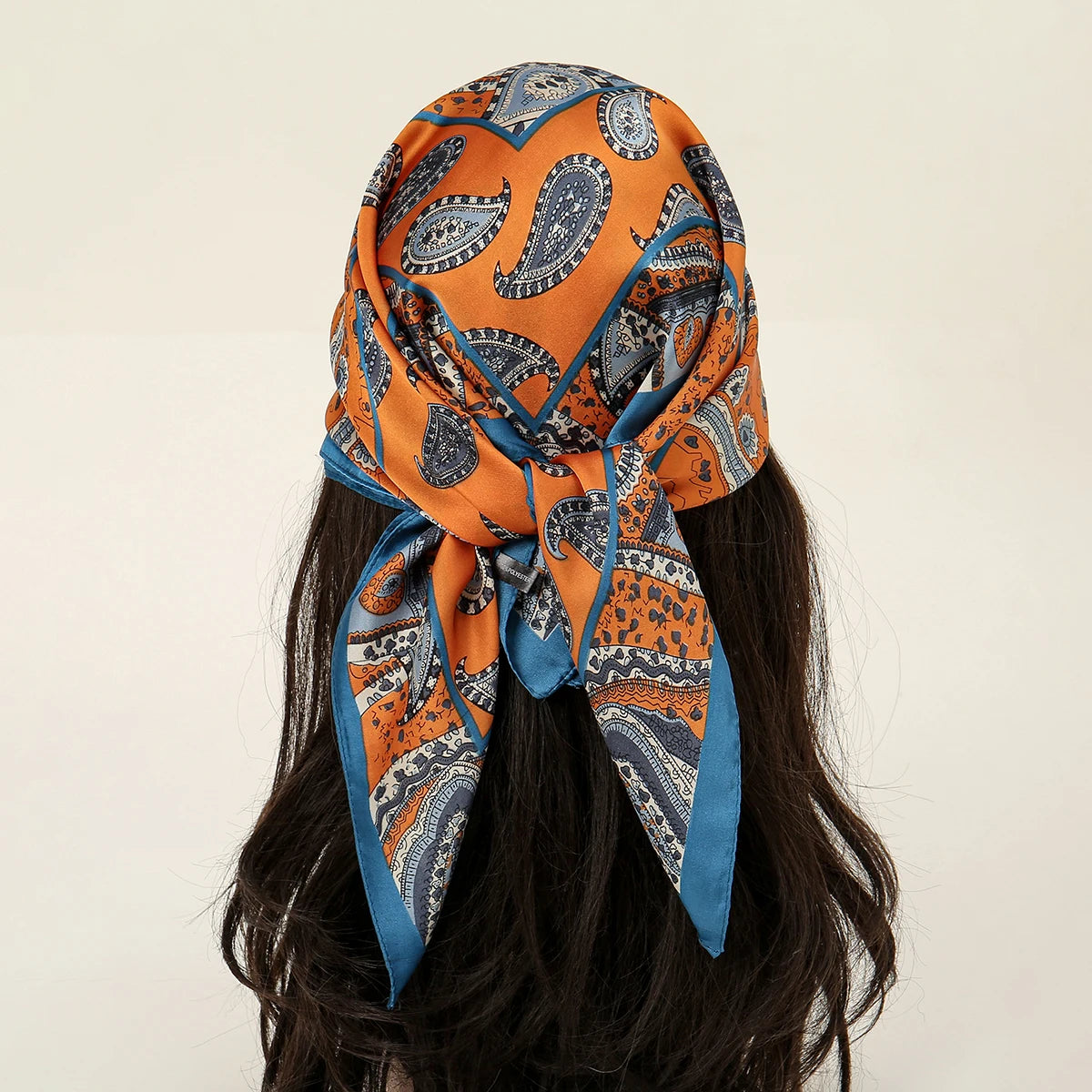 Foulard Femme Satiné Fleuri – Élégance Modeste & Raffinée