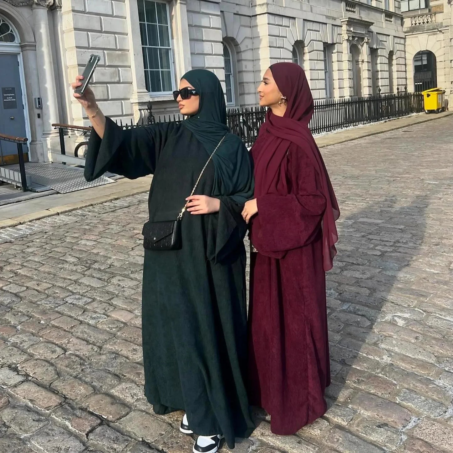 Abaya Femme Longue Hiver – Élégance & Chaleur pour la Saison Froide
