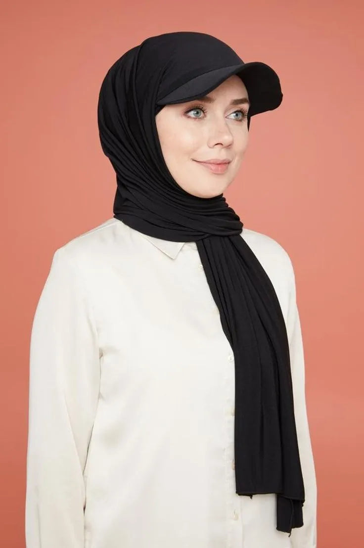 Hijab avec Casquette Integrée – Praticité et Élégance en Un Seul Geste