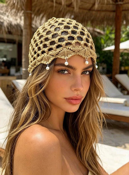 Bonnet Bohème en Maille Ajourée avec Pendentifs en Perles