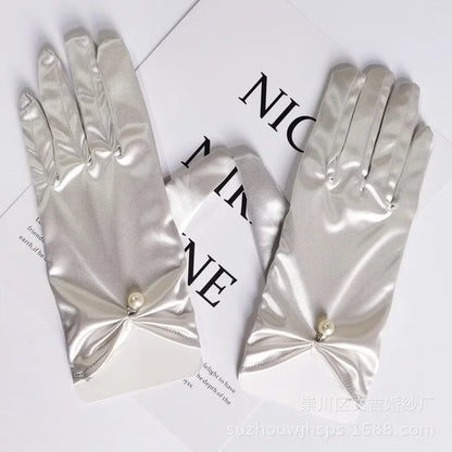Gants Satinés Élégants – (Accessoire Chic pour Mariage et Soirée)
