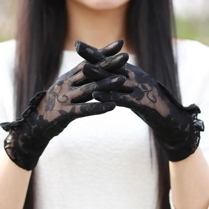 Gants Courts en Dentelle – Motifs Floraux & Élégance Intemporelle