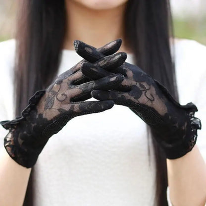 Gants Courts en Dentelle – Motifs Floraux & Élégance Intemporelle