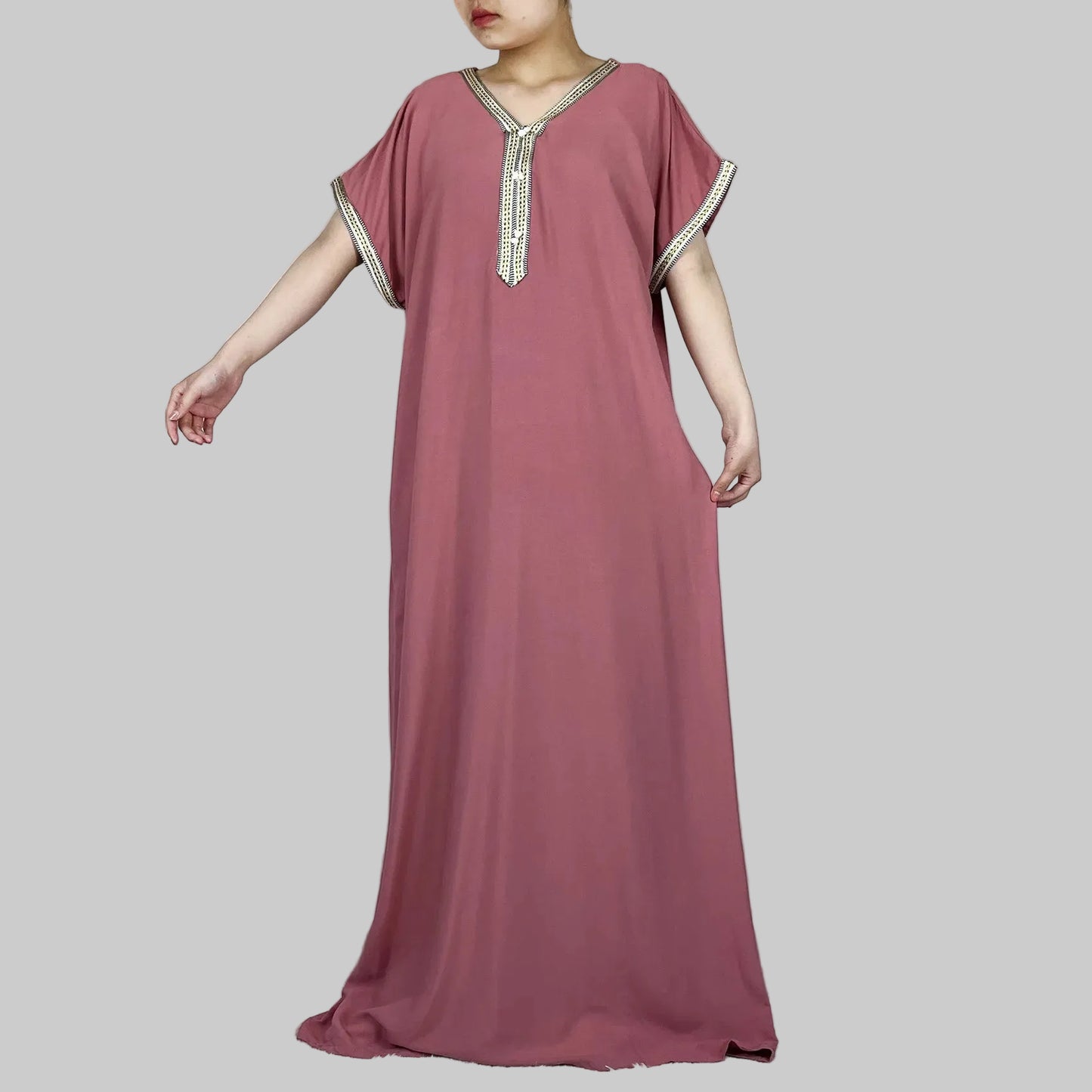 Kaftan Femme Traditionnel  – Élégance Modeste & Détails Sublimes