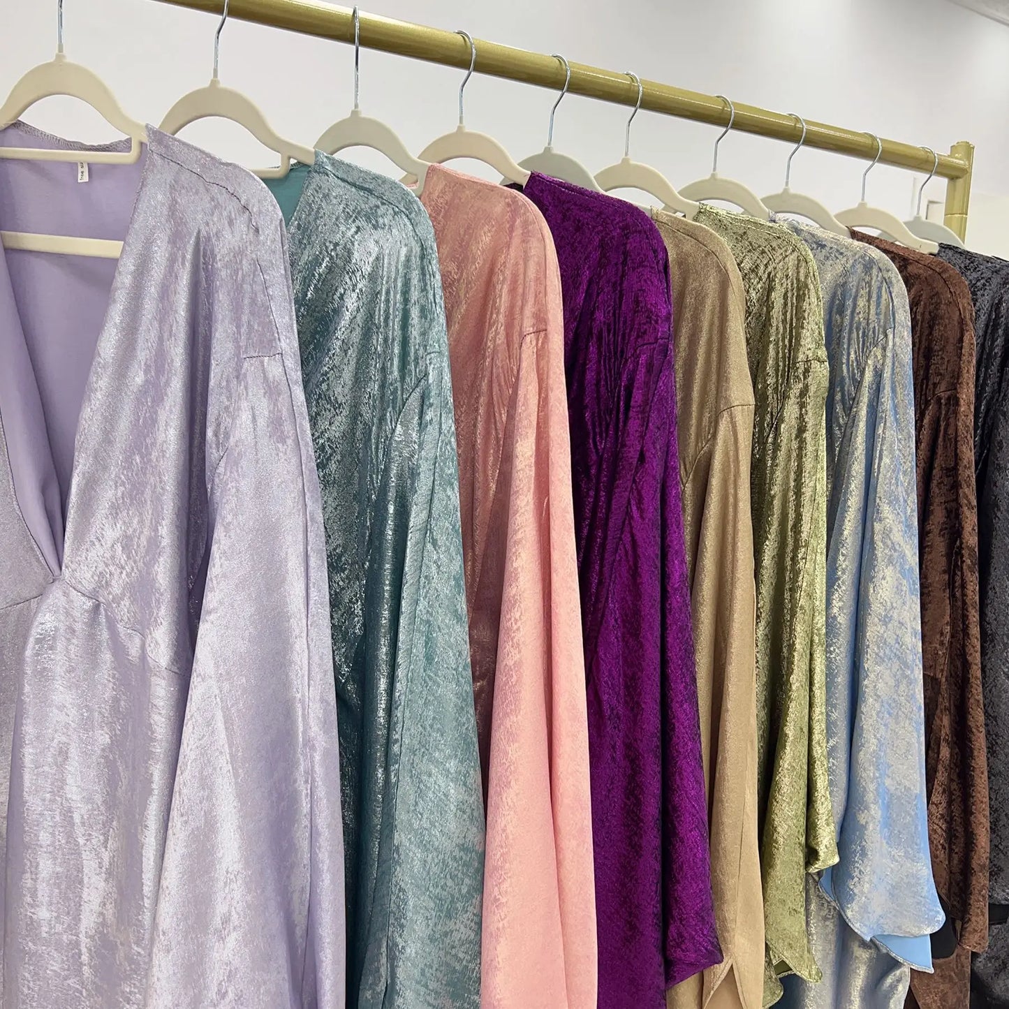 Abaya Femme Kimono Kaftan de Luxe – Élégance Satinée et Style Raffiné