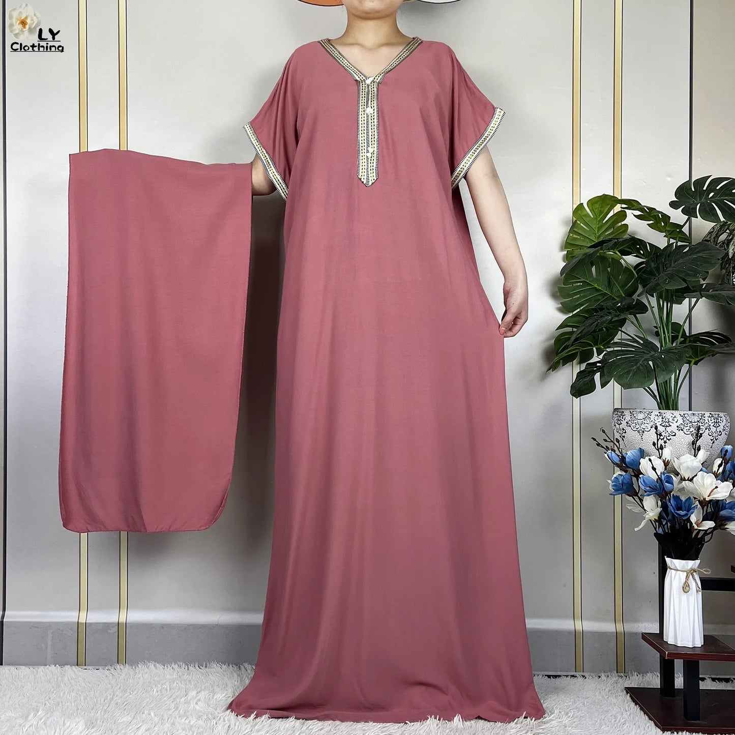 Kaftan Femme Traditionnel  – Élégance Modeste & Détails Sublimes