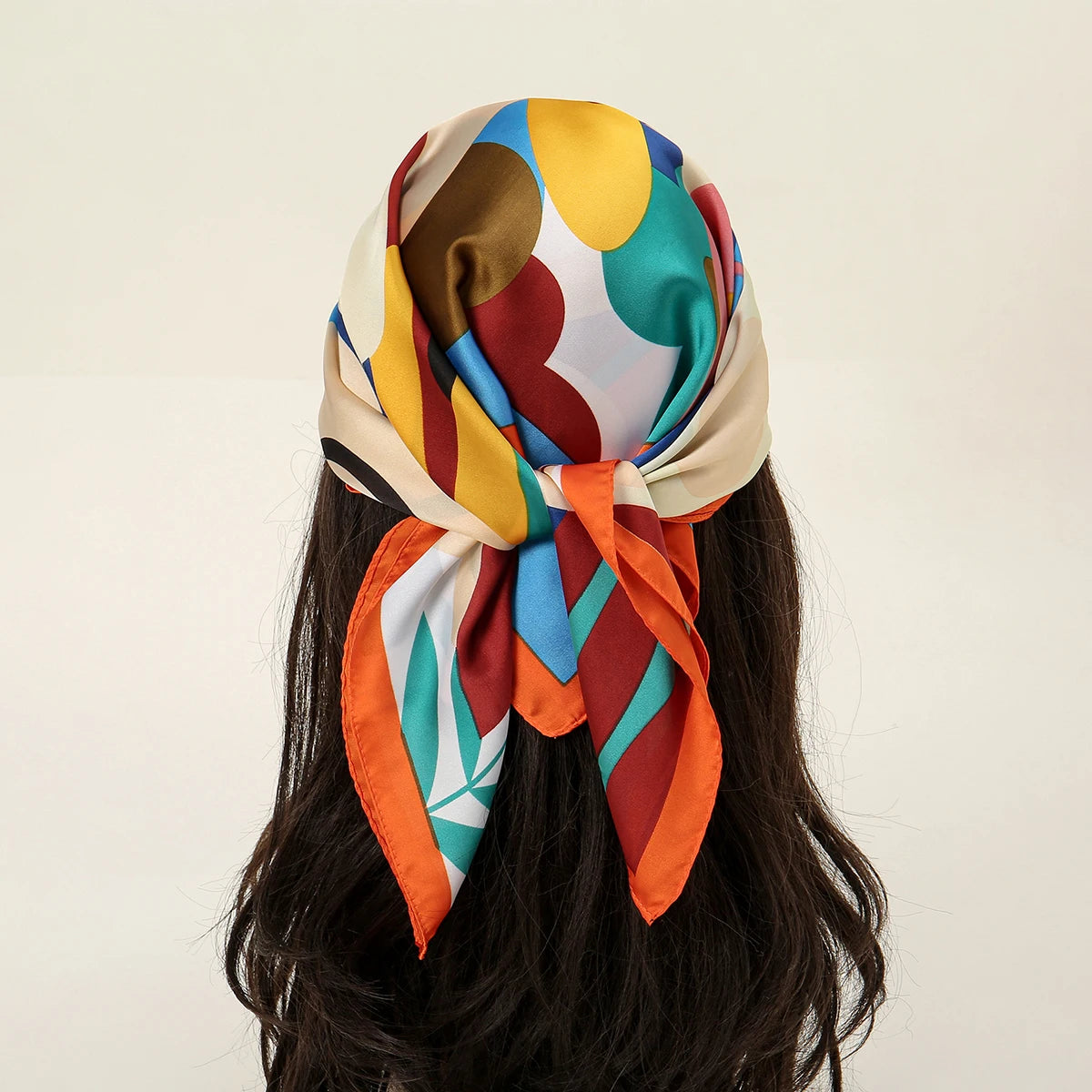 Foulard Femme Satiné Fleuri – Élégance Modeste & Raffinée