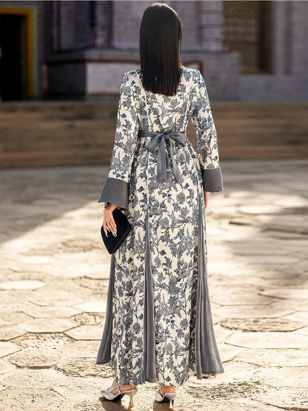 Abaya Femme Longue Élégante – Tissu Fluide et Imprimé Raffiné
