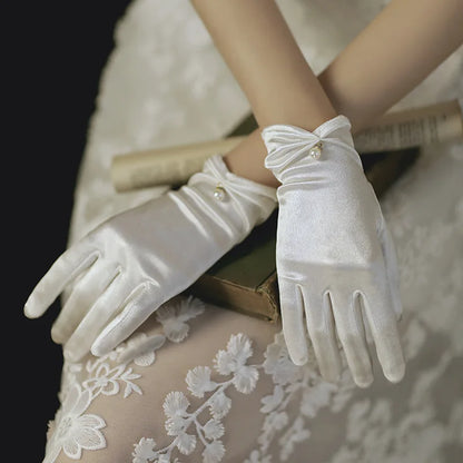 Gants Satinés Élégants – (Accessoire Chic pour Mariage et Soirée)