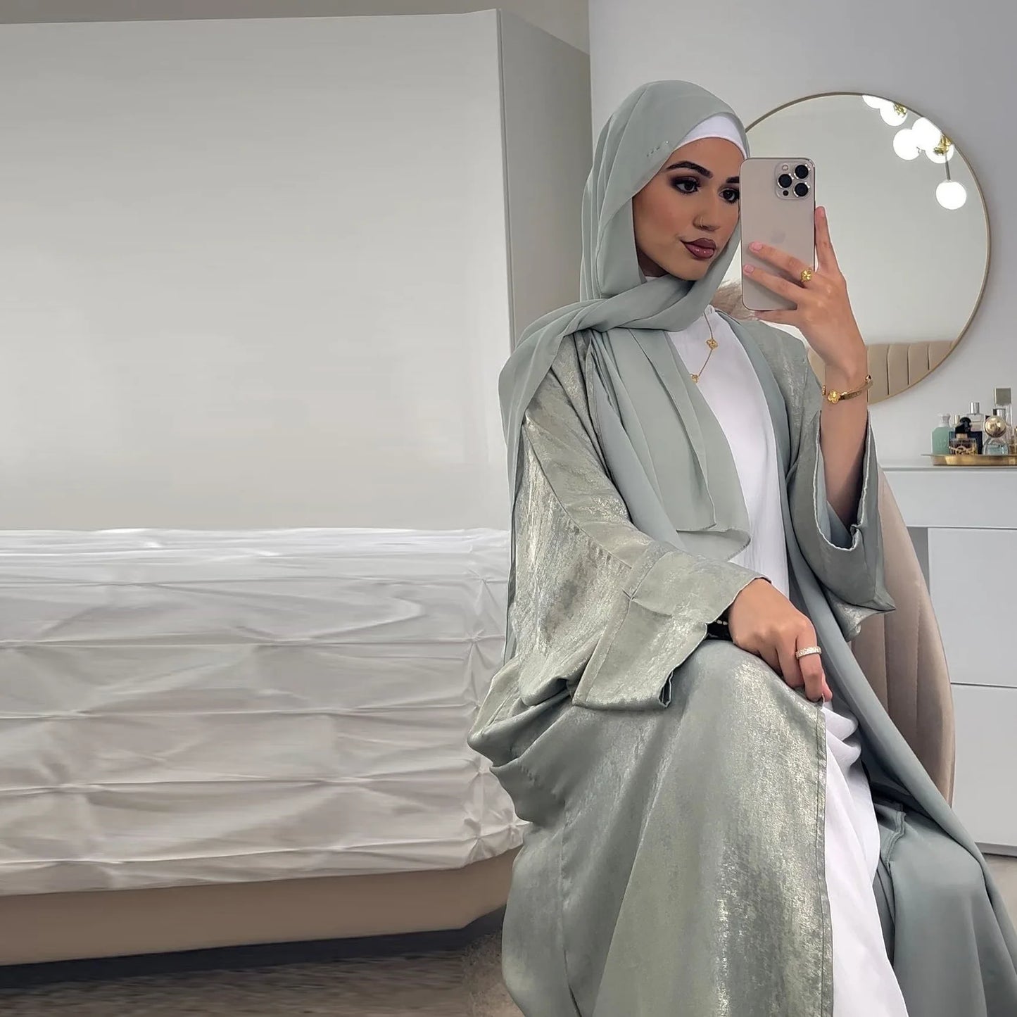 Kimono Femme en Satin Luxe – Élégance Fluide & Toucher Soie