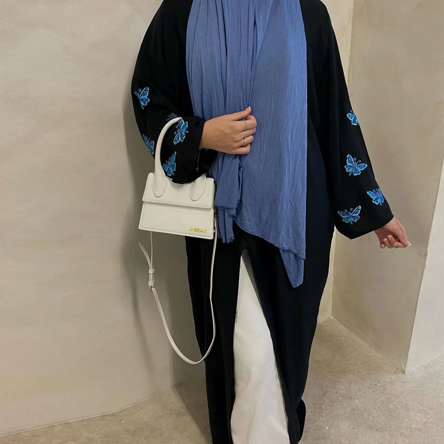 Abaya Kimono Noire Brodée Papillons – Tenue Modeste Élégante