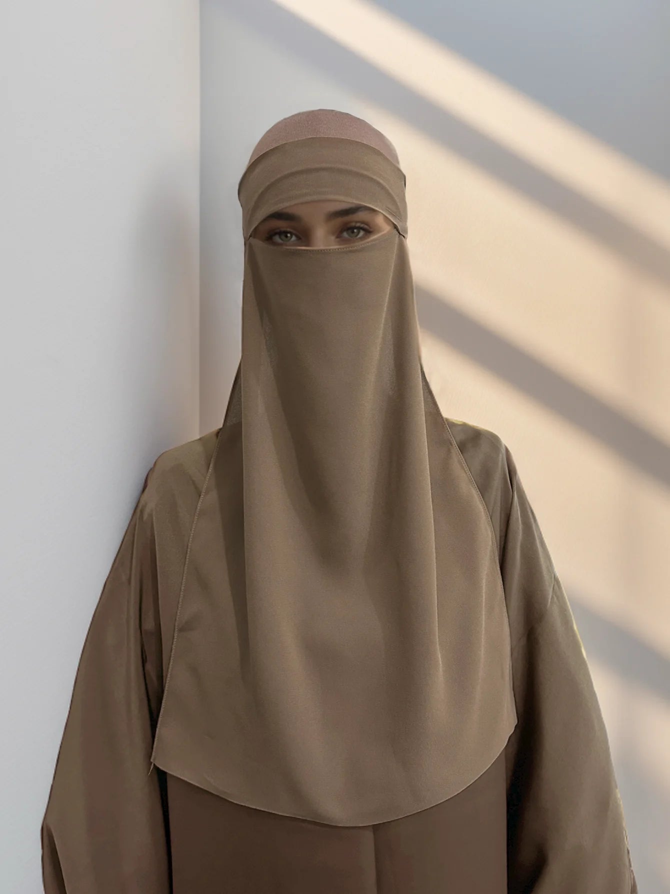 Niqab Femme Léger et Élégant – Couverture Complète et Confort Optimal