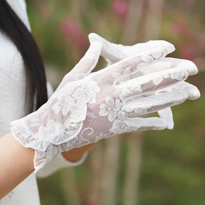 Gants Courts en Dentelle – Motifs Floraux & Élégance Intemporelle
