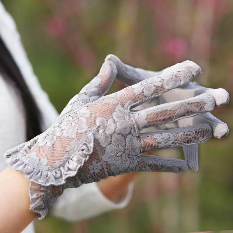 Gants Courts en Dentelle – Motifs Floraux & Élégance Intemporelle